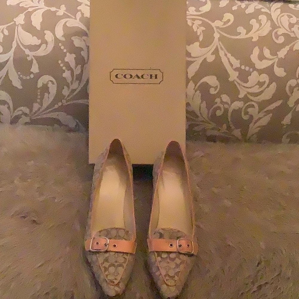 Coach pumps